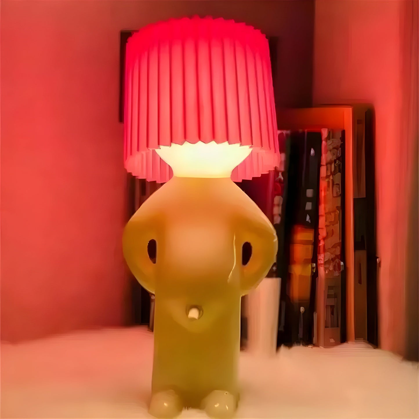 Norvo | Sassy Boy Creative Table Lamp – Unik belysning for soverom og stue
