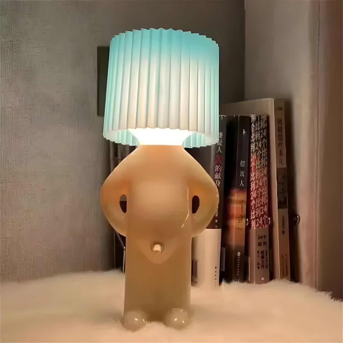 Norvo | Sassy Boy Creative Table Lamp – Unik belysning for soverom og stue