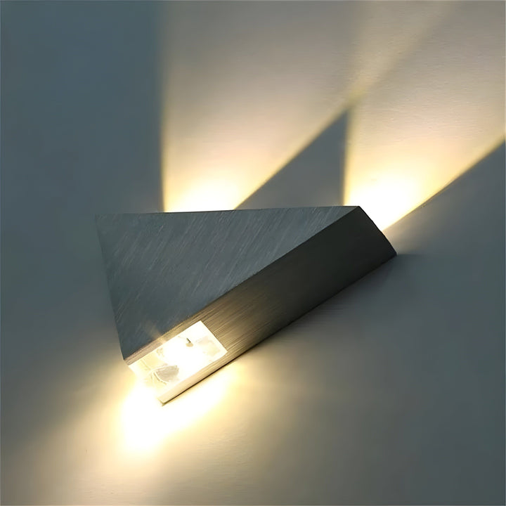 Skanto | Lys - Moderne Trekant Vegglampe LED Vegglampe