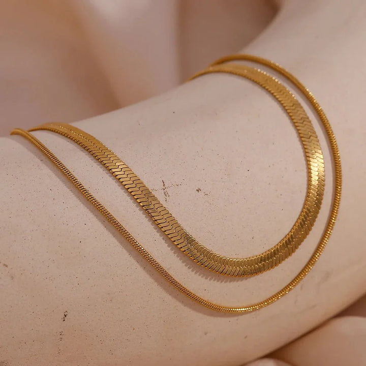 Skanto | Minimal Herringbone & Delikat Slangekjede Lagdelt Armbånd