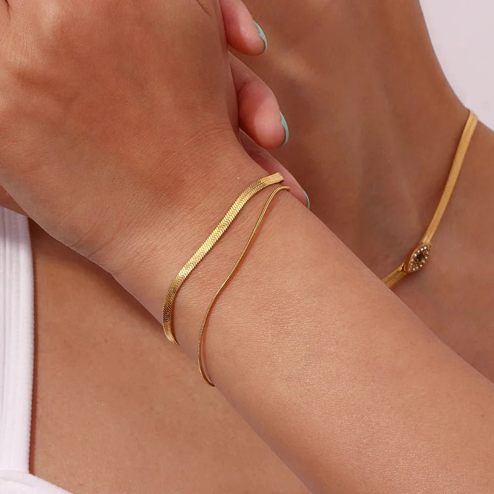 Skanto | Minimal Herringbone & Delikat Slangekjede Lagdelt Armbånd