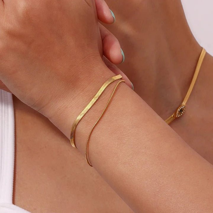 Skanto | Minimal Herringbone & Delikat Slangekjede Lagdelt Armbånd