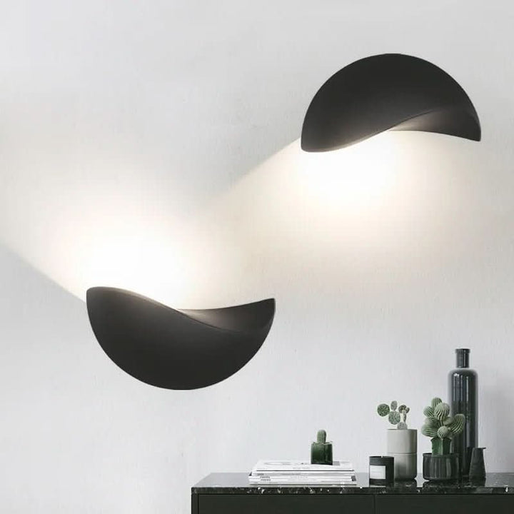 Skanto | Minimalist Halvrund LED Vegglampe – Moderne Innendørs/Utendørs Lampe