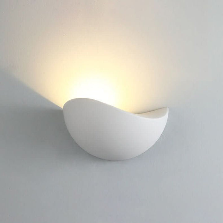 Skanto | Minimalist Halvrund LED Vegglampe – Moderne Innendørs/Utendørs Lampe