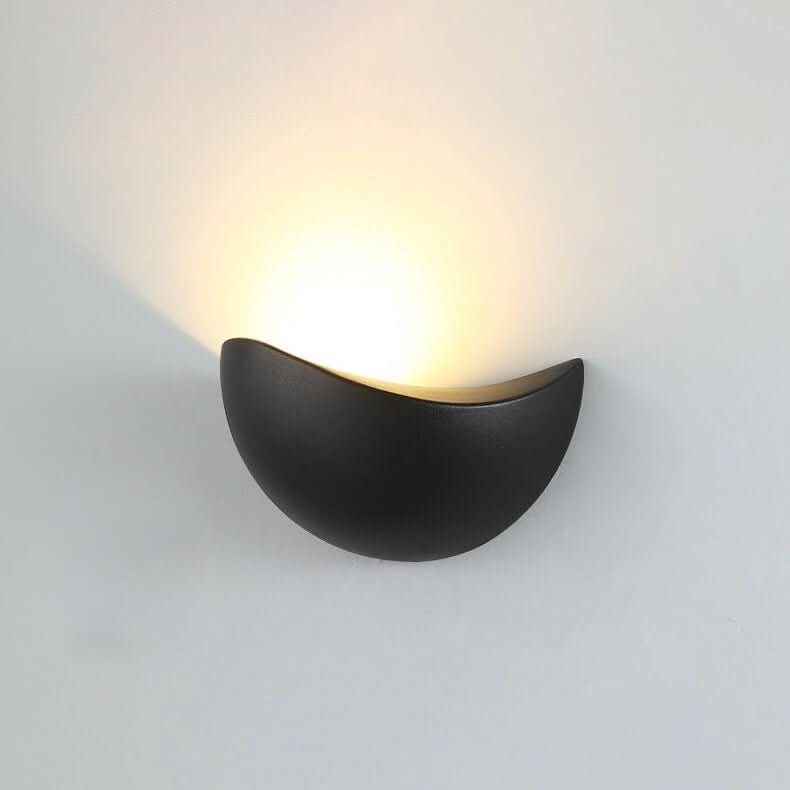 Skanto | Minimalist Halvrund LED Vegglampe – Moderne Innendørs/Utendørs Lampe