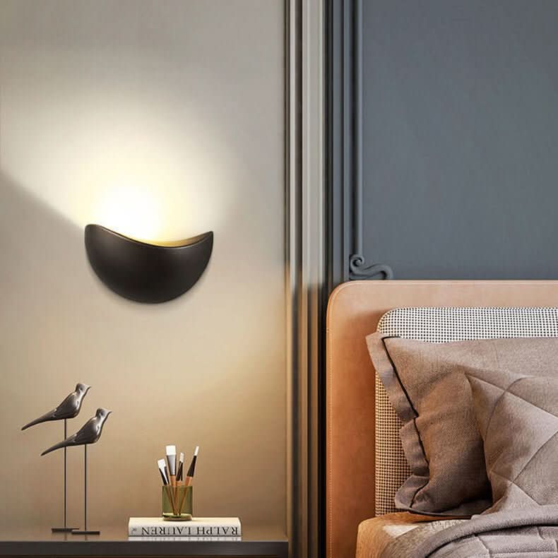Skanto | Minimalist Halvrund LED Vegglampe – Moderne Innendørs/Utendørs Lampe