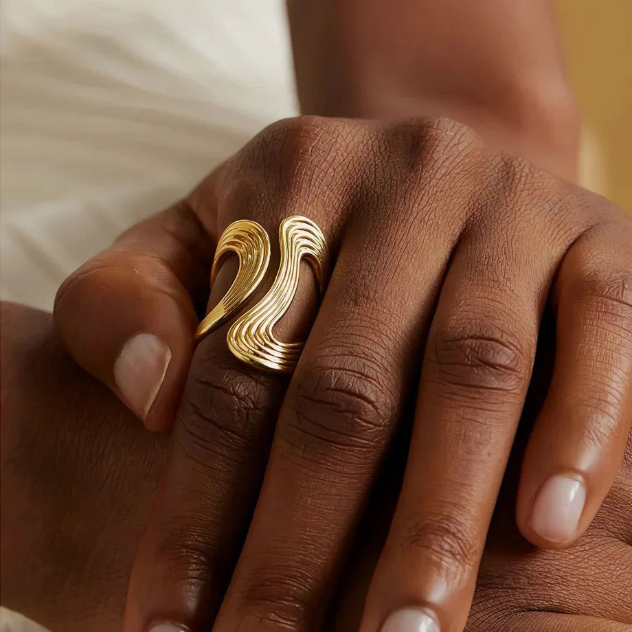 Skanto | Modern Spiral Teksturert Ring