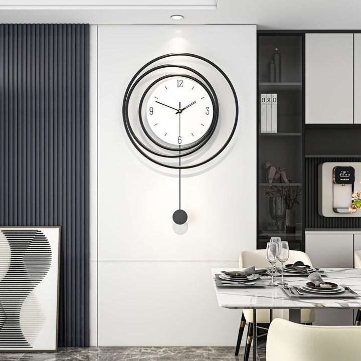 Skanto | Moderne klokke med metallfinish