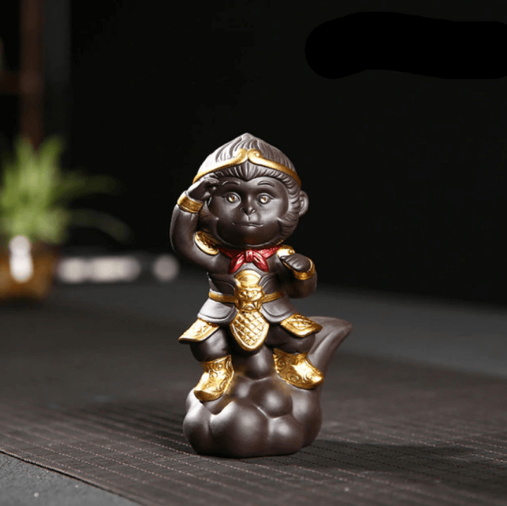 Skanto | Monkey King i Meditasjon Dekorativ Statue med Karakter