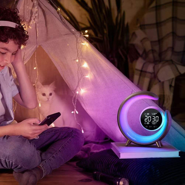 Skanto | Multifunksjonell Nattlampe med RGB & Vekkerklokke Funksjon – Lumivo