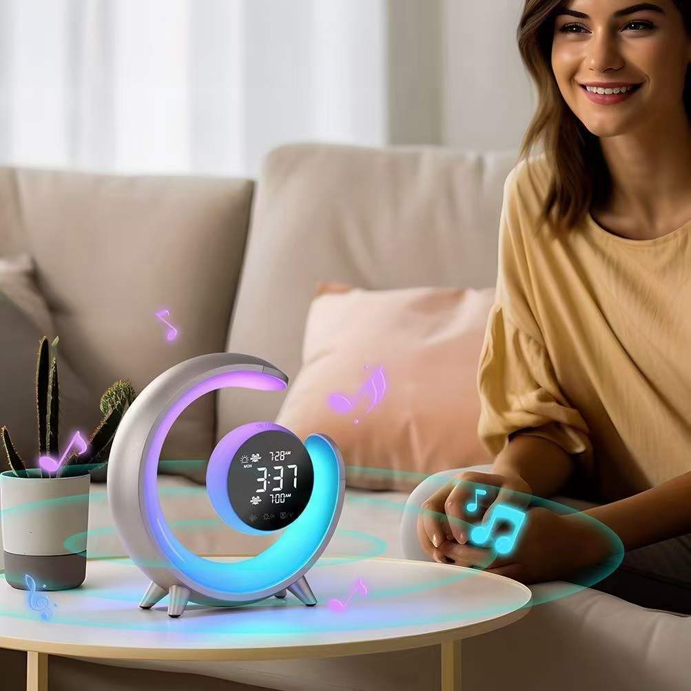 Skanto | Multifunksjonell Nattlampe med RGB & Vekkerklokke Funksjon – Lumivo