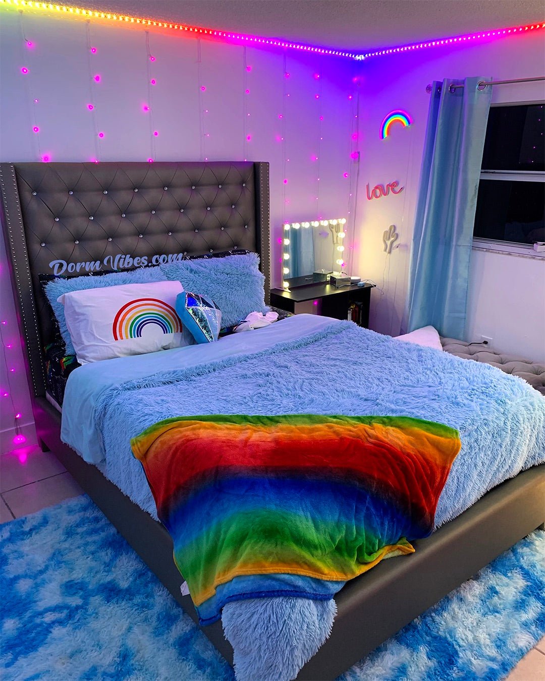 Skanto | Neon Regnbue Skjold
