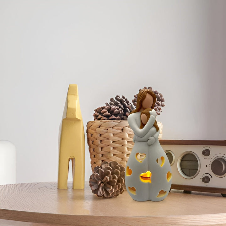 Skanto | Omfavne Mor Datter Figur Flammende Lysestake - LoveGlow