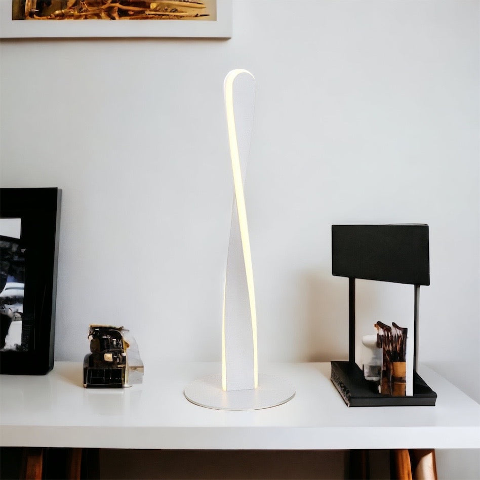 Skanto | DimLume – Aluminium Skrivebordslampe med Fleksibel Dimmingsfunksjon