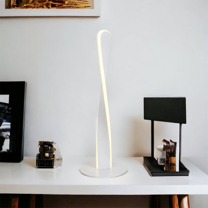 Skanto | DimLume – Aluminium Skrivebordslampe med Fleksibel Dimmingsfunksjon
