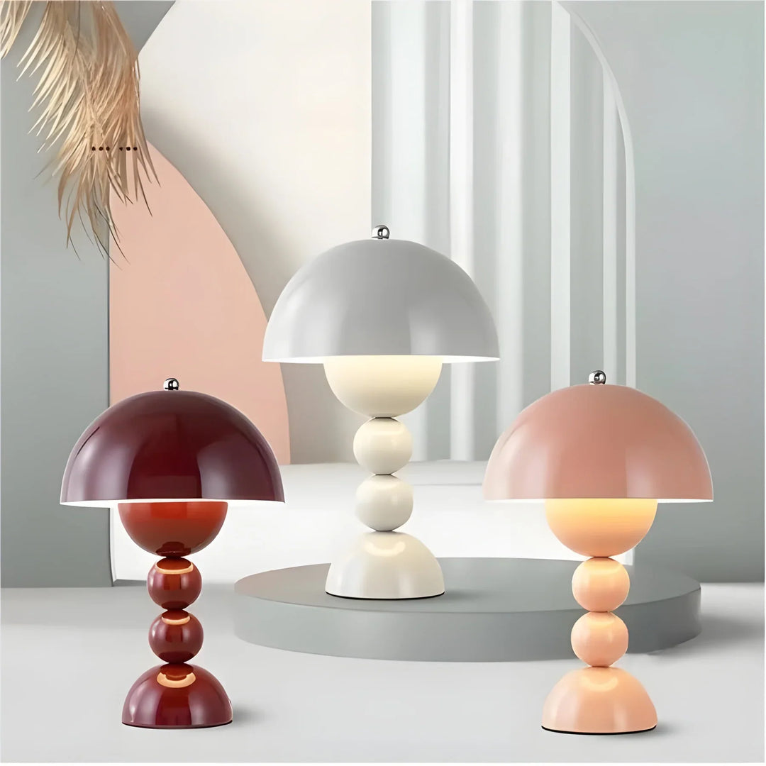 Skanto | Moderne Bordlampe i Skandinavisk Design med Gull Detaljer