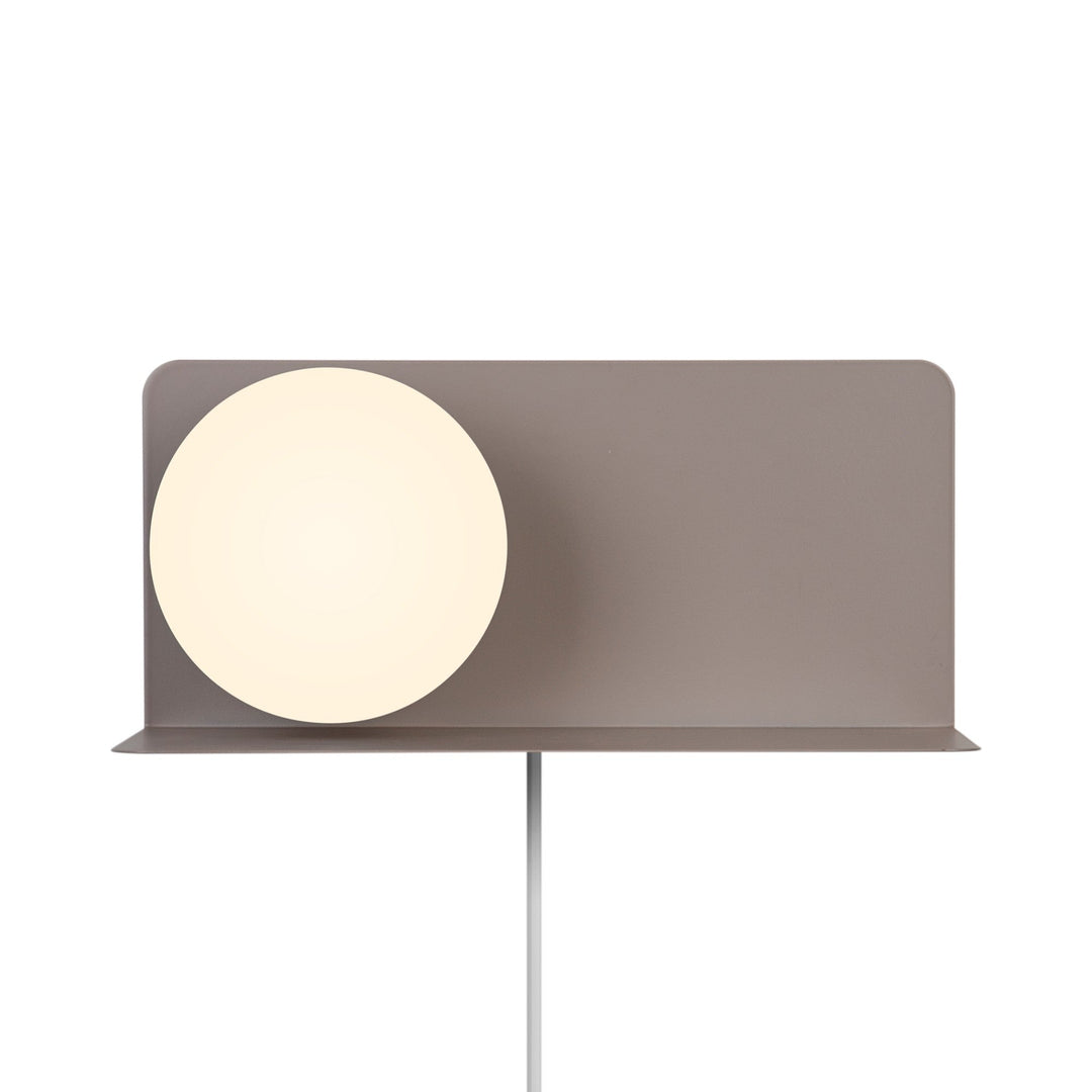 Skanto | Vegglampe med funksjonell hylle for moderne interiør