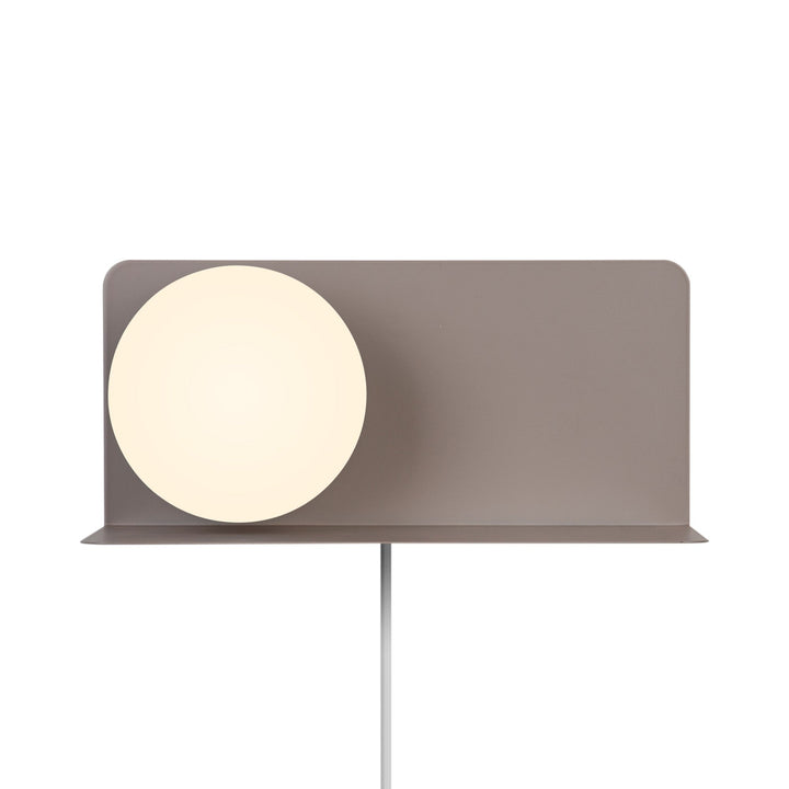 Skanto | Vegglampe med funksjonell hylle for moderne interiør