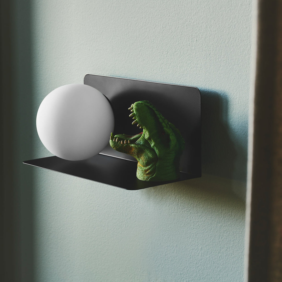 Skanto | Vegglampe med funksjonell hylle for moderne interiør