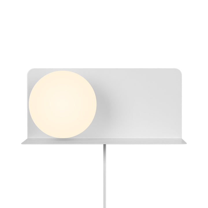 Skanto | Vegglampe med funksjonell hylle for moderne interiør