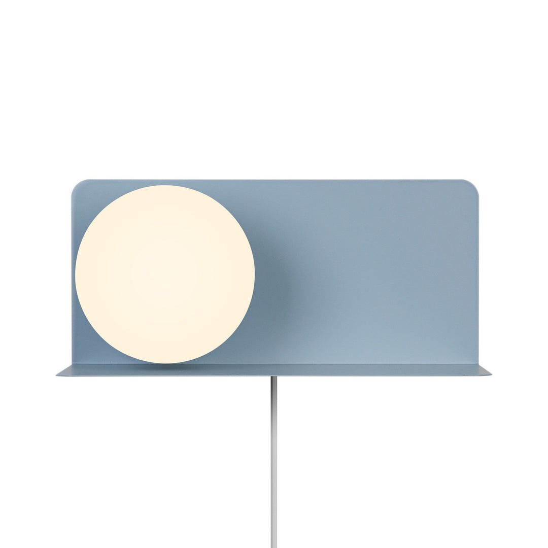 Skanto | Vegglampe med funksjonell hylle for moderne interiør