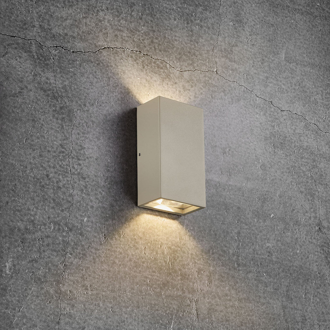 Cyrus LED-vegglampe Dimmae