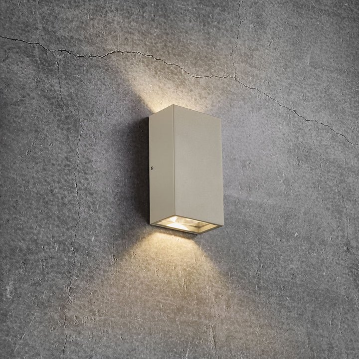 Cyrus LED-vegglampe Dimmae