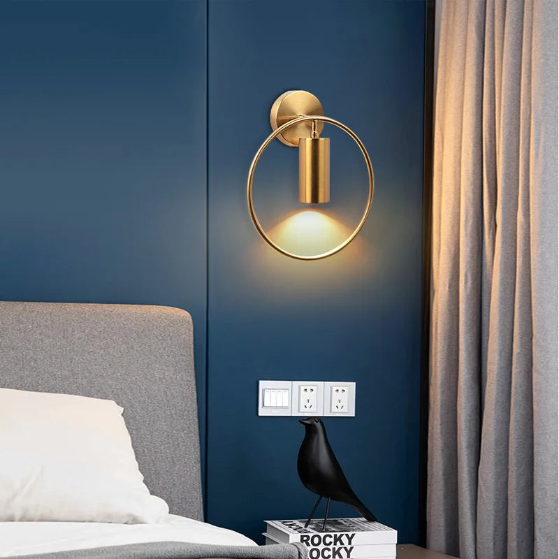 FlammeStylée – Gylden Vegglampe for Elegant Atmosfære Skanto