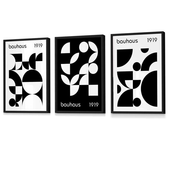 Grafiske, geometriske svart-hvitt-trykk i Bauhaus-stil, 3 innrammede kunsttrykk
