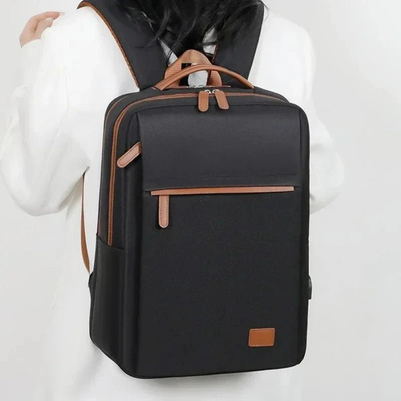 Skanto | PACKLITE – Multifunksjonell Reise Ryggsekk med Laptoprom og USB-port