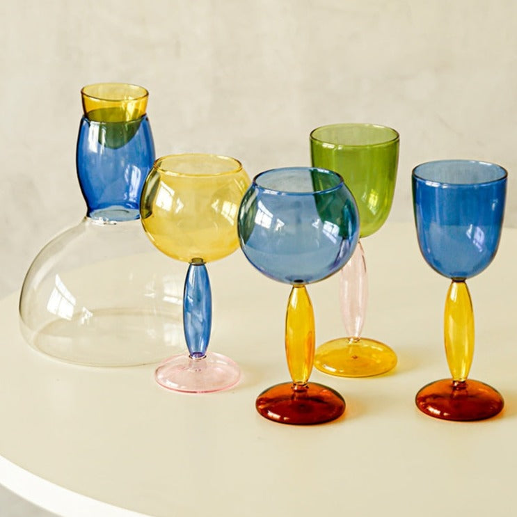 Skanto | Kalk og karaffel laget av farget glass av Phillips