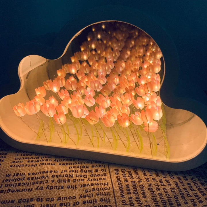 Skanto | Tulip Cloud LED Speil – Magisk Lys & Dekorativ Design