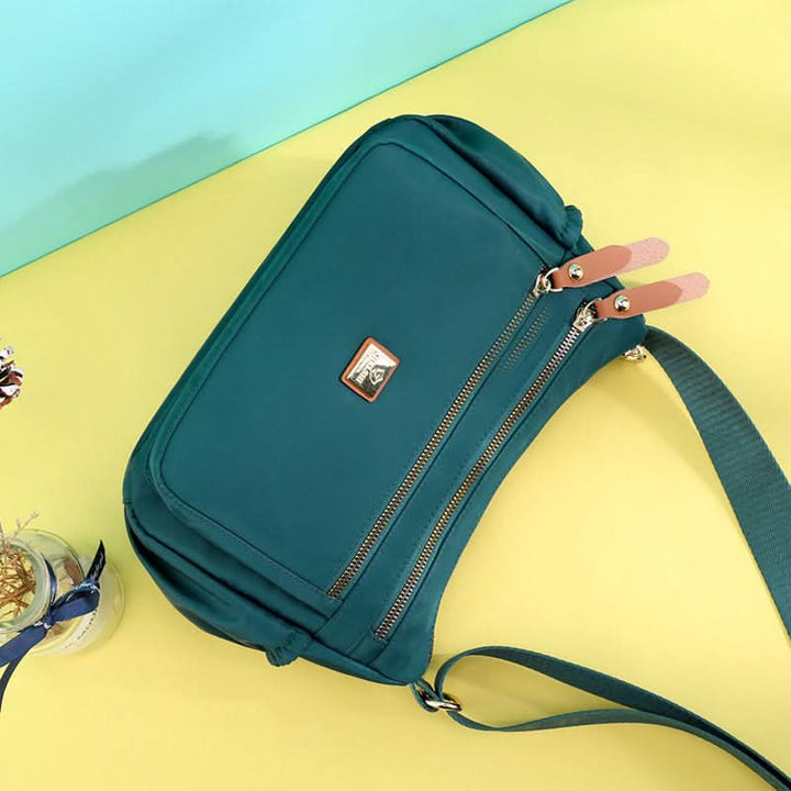 Skanto | Lettvekts nylon skulderveske med lommer