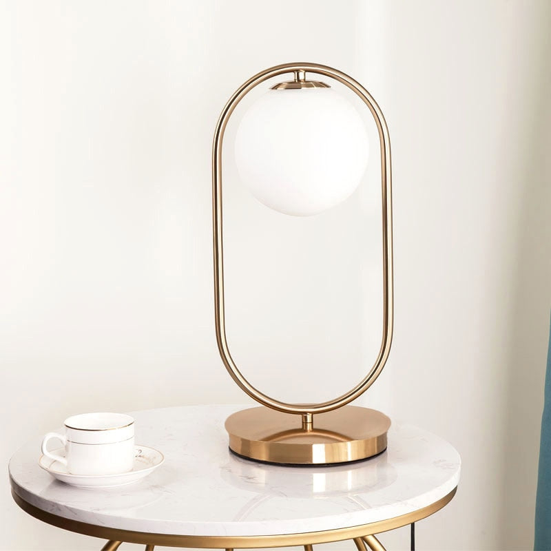 Skanto | Moderne Glasskule Bordlampe