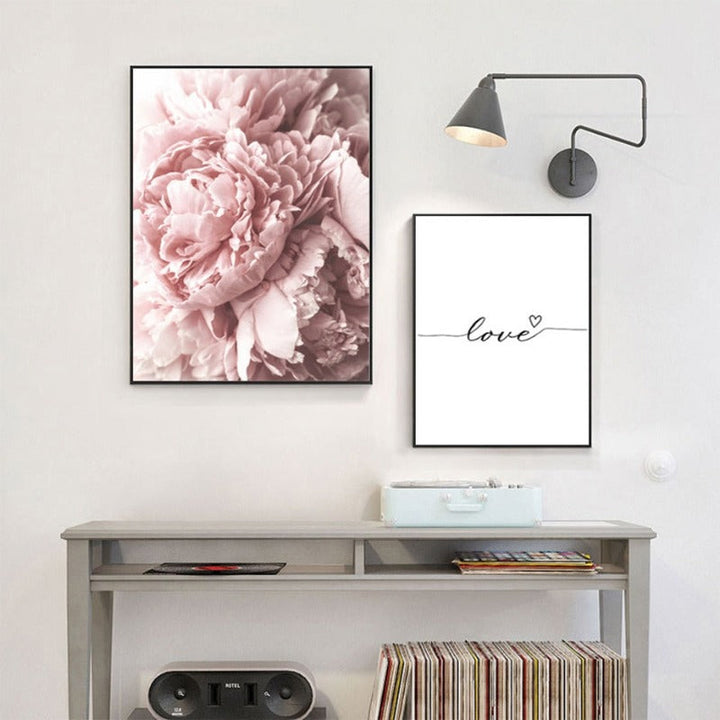 Moderne minimalistisk bokstavmaleri med rosa peonblomst – lerretsbilde