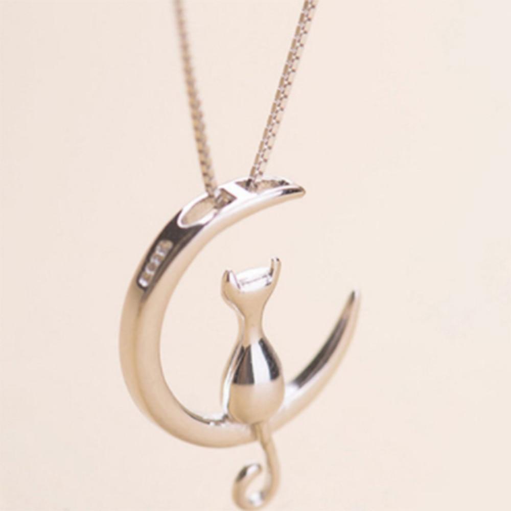 Kat - Moon Swing Necklace | Skanto
