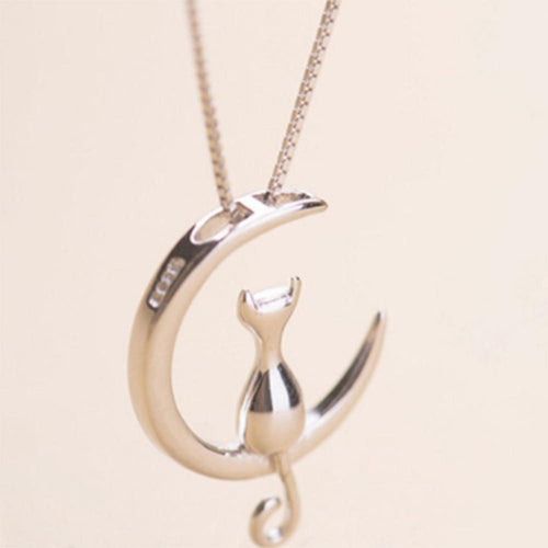 Kat - Moon Swing Necklace | Skanto