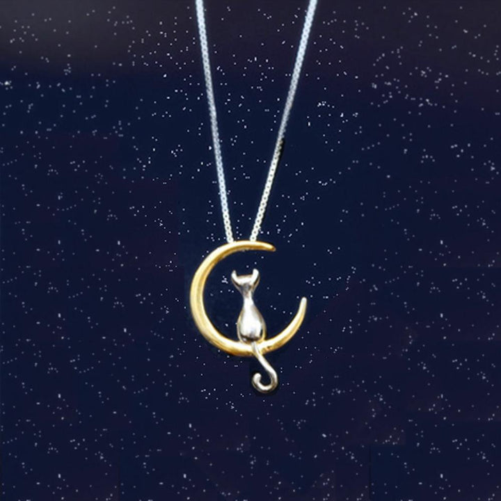 Kat - Moon Swing Necklace | Skanto