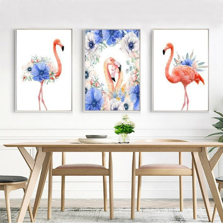 Nordiske dyr, flamingo, lilla blomst - lerretbilde