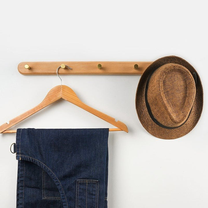Skanto | WandHout – Minimalistisk treveggskleshenger med messing kroker