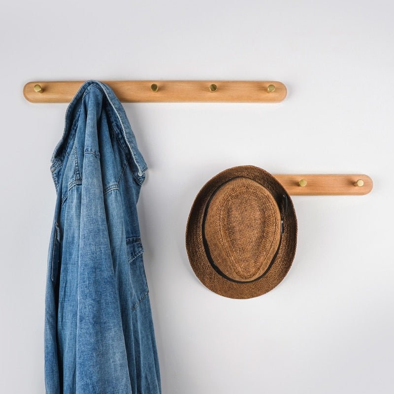 Skanto | WandHout – Minimalistisk treveggskleshenger med messing kroker