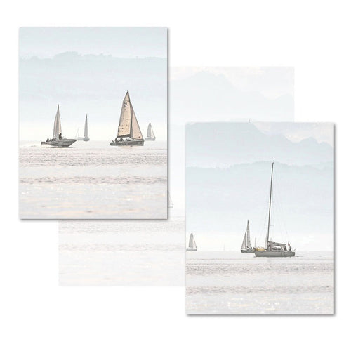 Sommerlandskap med seilbåtmotiv – Minimalistisk kunsttrykk på lerret