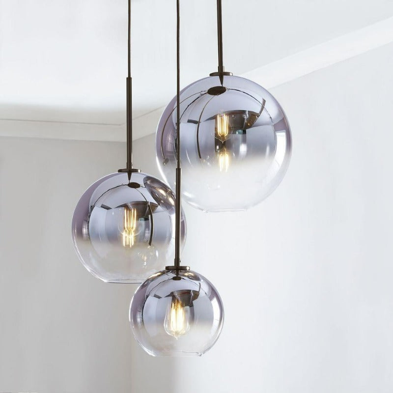Moderne pendellamper laget av glasskuler