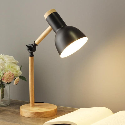 Skanto | LuminoShade – Moderne skrivebordslampe laget av tre i skandinavisk stil