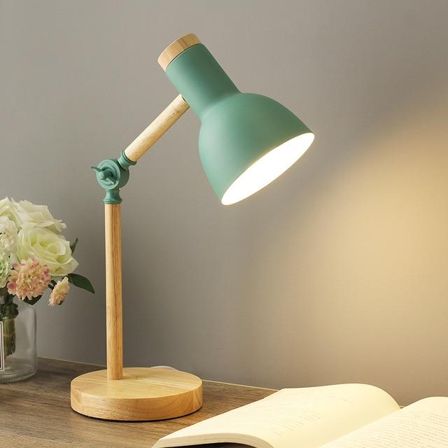 Norvo | Bordlampe med trefinish i nordisk stil