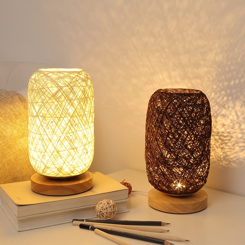 Skanto | Bordlampe laget av rotangtre