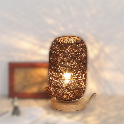 Skanto | Bordlampe laget av rotangtre