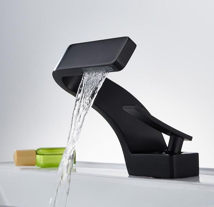 Norvo | Modern design curved faucet