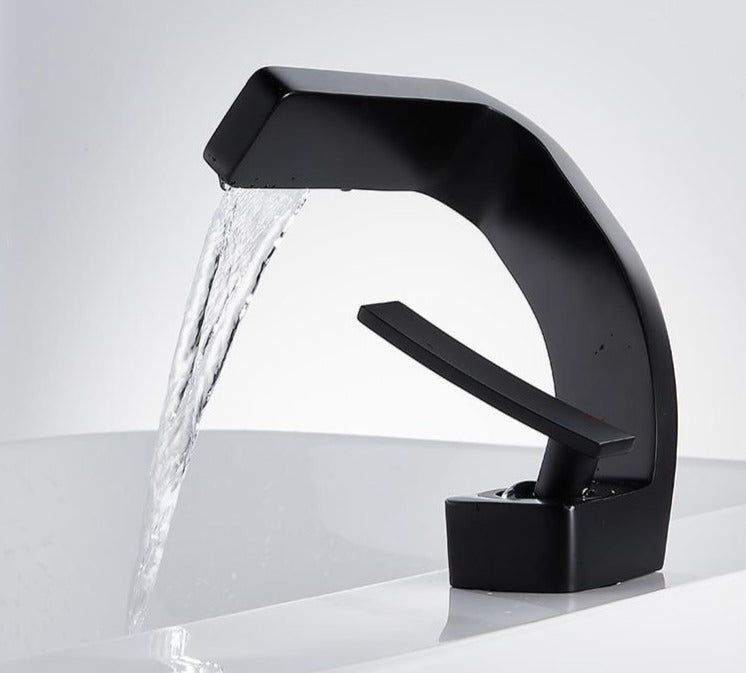 Norvo | Modern design curved faucet