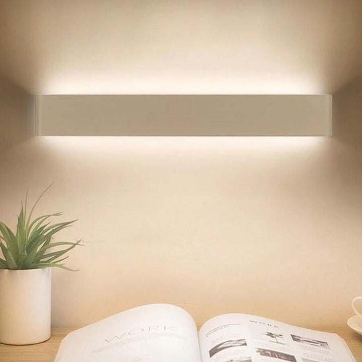 Skanto | Moderne LED Vegglampe – Slank Svart Aluminiumslys